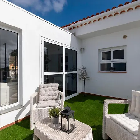 Beautiful 3 Bedroom By Tenerife Ltd فيلة