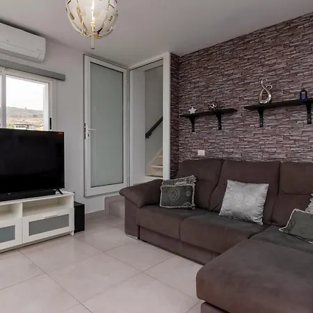 Villa Beautiful 3 Bedroom *